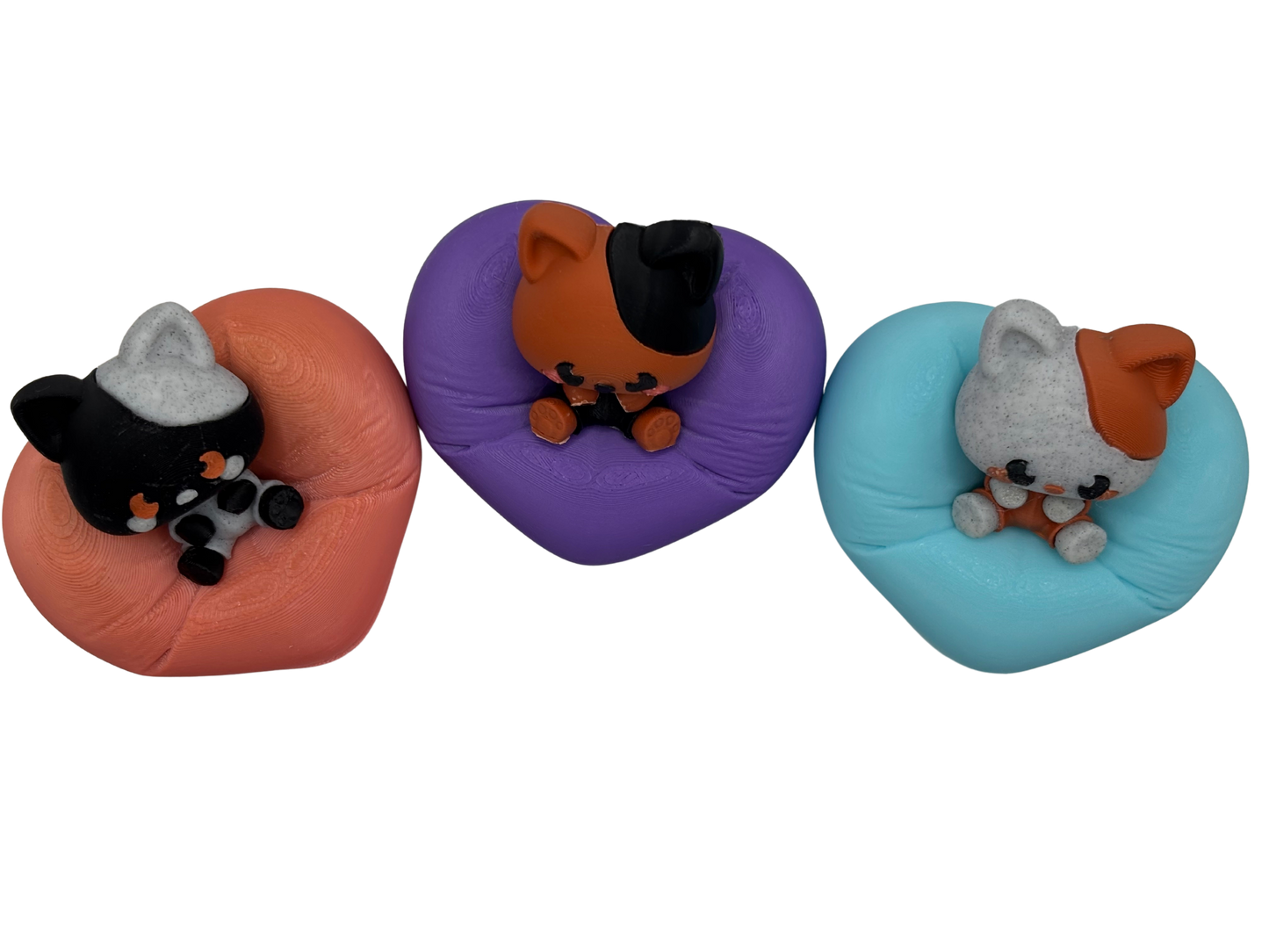 Trio of Party Kittens | 3D Printed Playset | 3 Kittens with Heart Beanbags